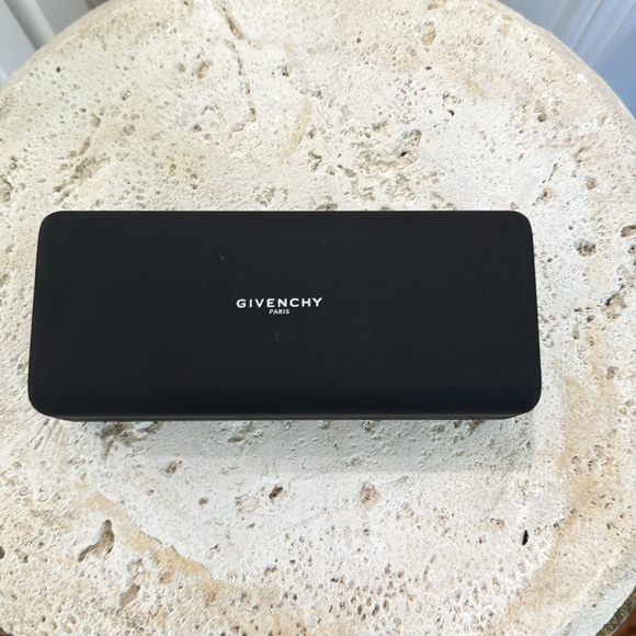 GIVENCHY PARIS eyeglass case - Picture 3 of 7